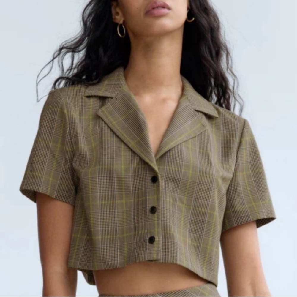 Aritzia Sunday Best Tuesday Light Tan Glencheck Boxy
Button Up Top